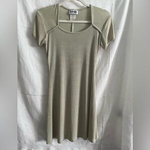 The NU-OZ Group Beige Mini Dress (size Juniors Small)